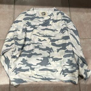 T2D camo sweater medium